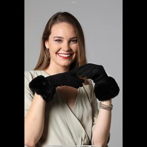 Faux suede gloves with faux fur band.